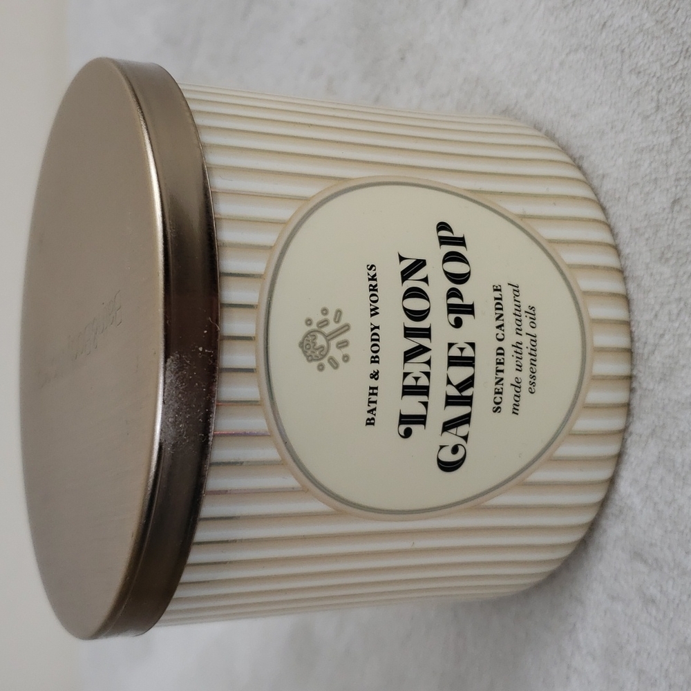 Bath & Body Works Lemon Cake Pop Candle